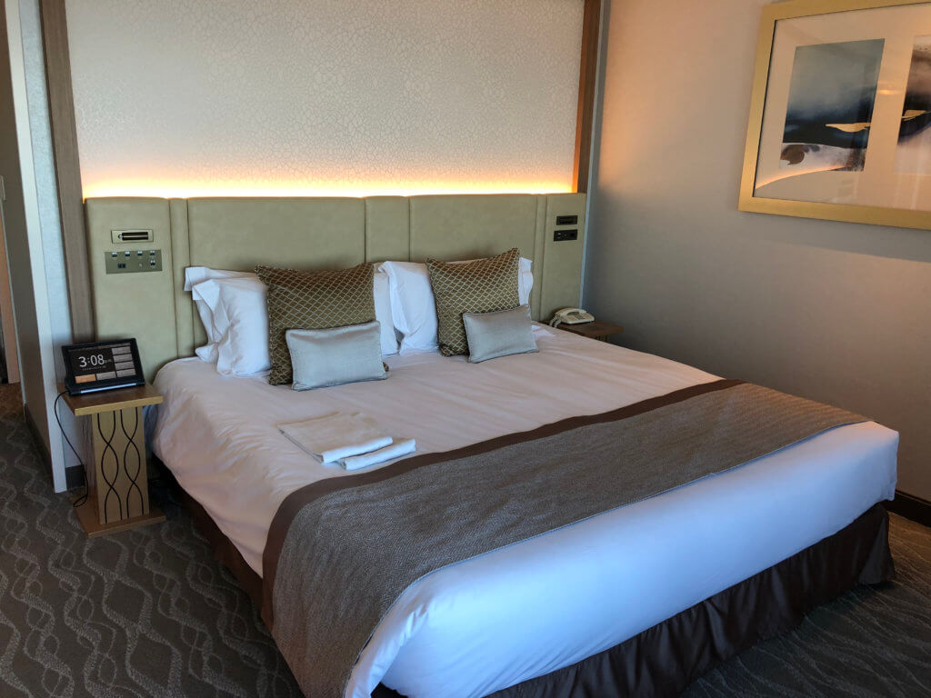 横浜ロイヤルパークホテル室内のベッド