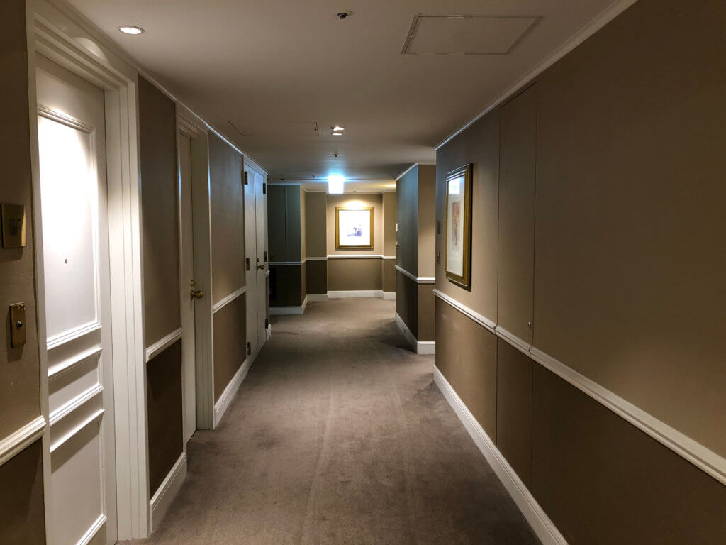 ホテルニューグランド本館の客室廊下